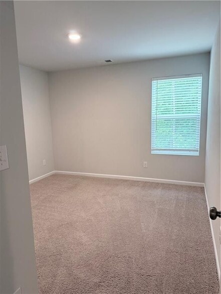 Building Photo - 745 Summerwood Ln