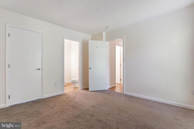 Building Photo - 23240 Rosewood Ct