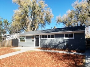 Building Photo - 2615 Meadowlark Ln