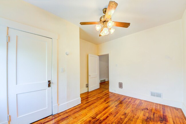 Building Photo - 86 Estella Ave