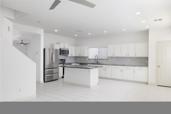 Building Photo - 7500 E Deer Valley Rd