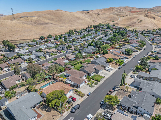 Building Photo - 2225 Mt Whitney Dr