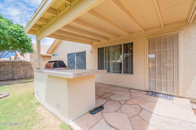 Building Photo - 951 E Carla Vista Pl