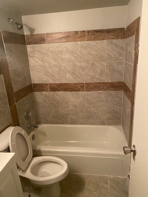 BATH ROOM - 226 W Division St