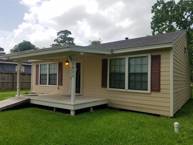 Primary Photo - 12933 Barcus Ln
