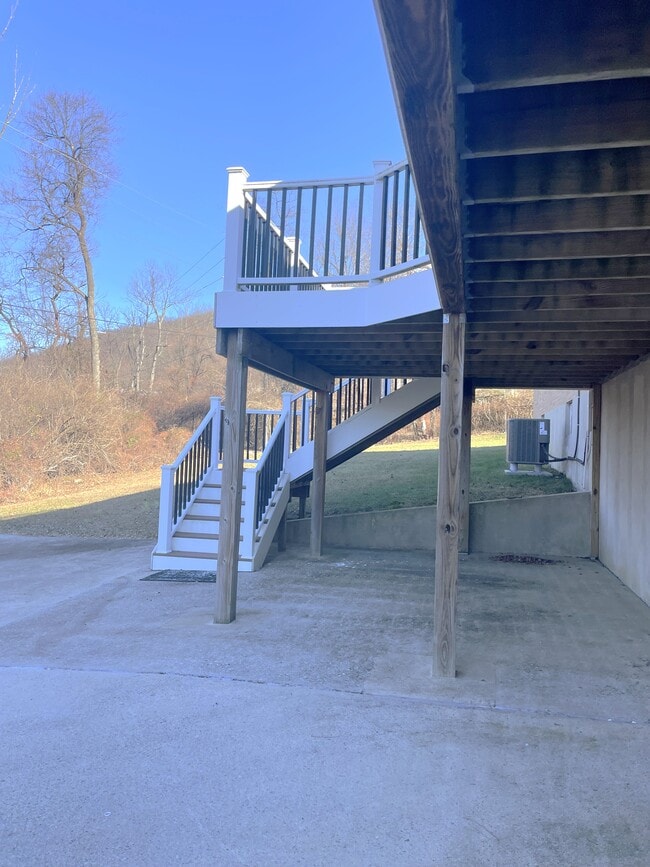 Building Photo - 2027 Reservoir Rd