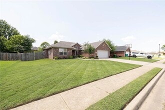 Building Photo - 421 Coopers Wy