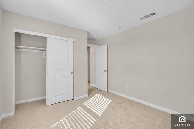 Building Photo - 5587 Saddle Rock Ln