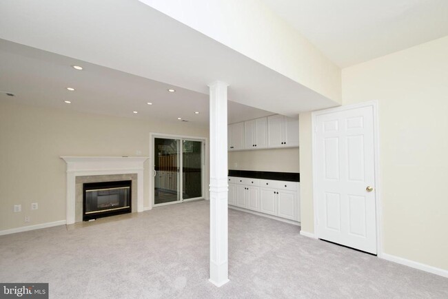 Building Photo - 6136 Summer Park Ln