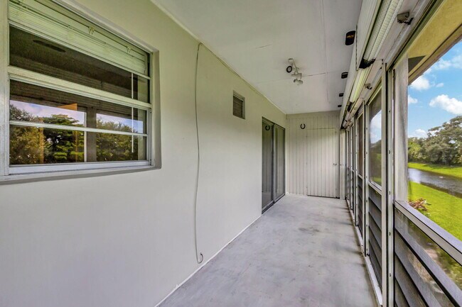 Building Photo - 10789 N Military Trl