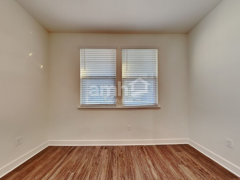 Building Photo - 11482 Fox Holw Ct