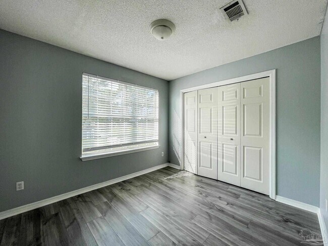 Building Photo - 209 Staysail St