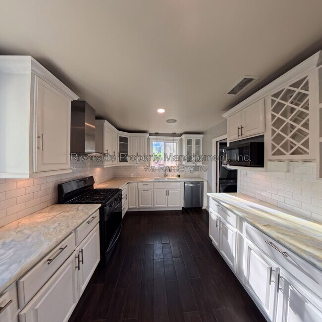 Building Photo - 4025 Terracina Dr