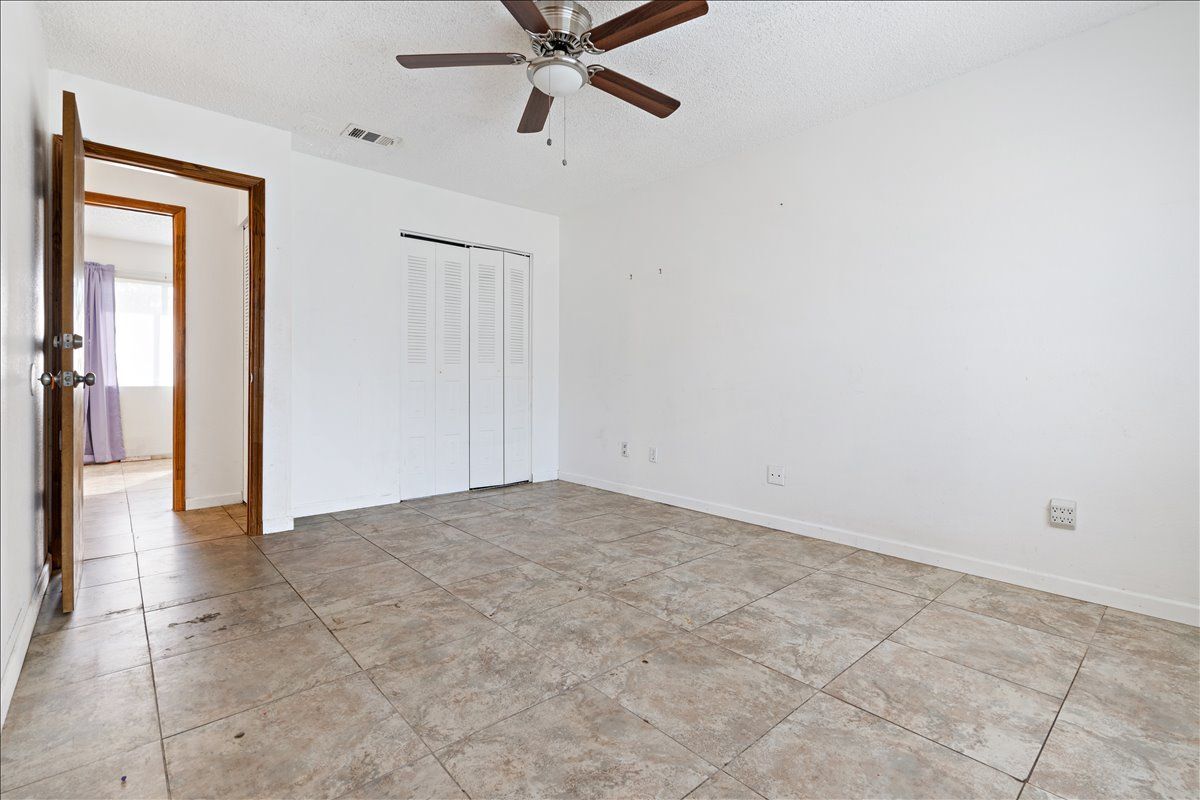 Building Photo - 1433 SE North Balcourt Ct