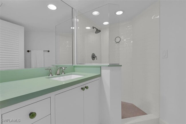 Building Photo - 4901 Gulf Shore Blvd N