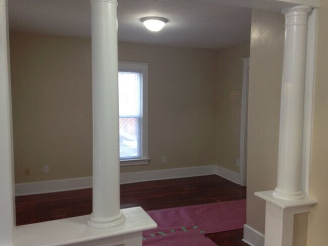 Building Photo - Beautiful new exterior on classic Harters Heights 4 bedroom (3 full baths) blocks from ND.