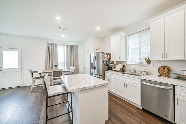 Building Photo - 26407 Red Clover Dr