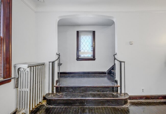 Building Photo - 14559 Rosemont Ave