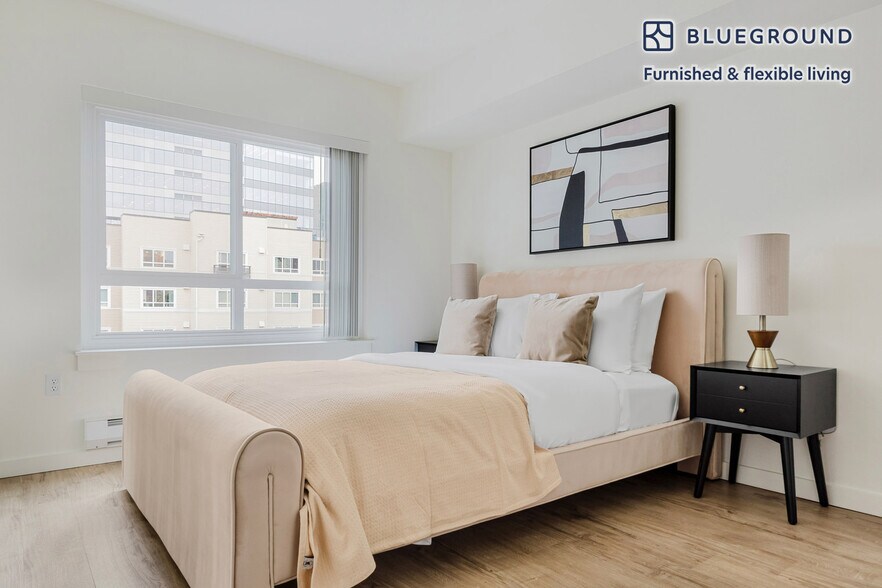 Building Photo - 362 Bellevue Way NE