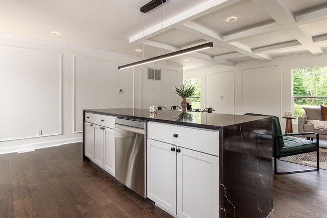 Building Photo - London Property