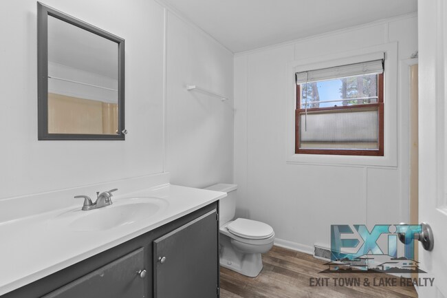 Building Photo - 2 Bedroom, 2 Bath Home located in Tanglewood Shores