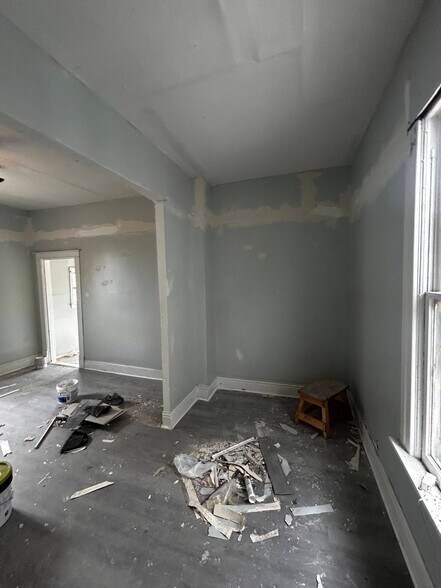 Building Photo - 5657 Roosevelt Pl