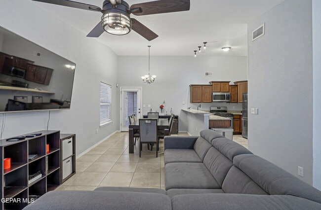 Building Photo - 14383 High Rock Dr