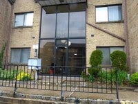 Building Photo - 715 Kennedy Dr