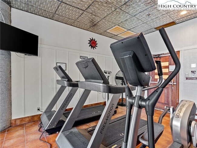 Building Photo - 303 Sugar Top Dr