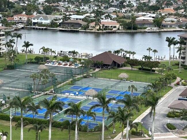 Building Photo - 380 Seaview Ct