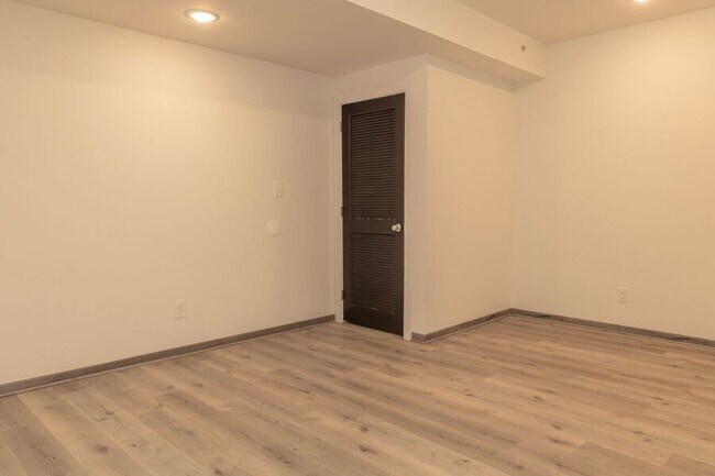 Building Photo - 109 N 63rd St