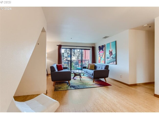 Building Photo - Modern Waterfront Living at The McCormick Pier! Call TODAY to schedule a tour! 503-664-4101