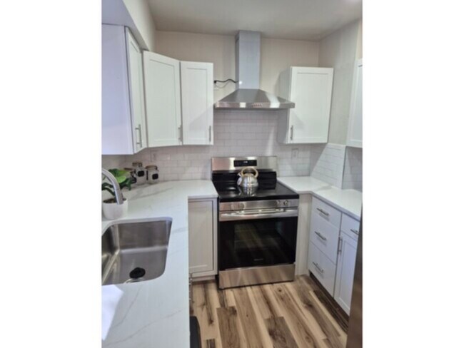 Building Photo - Single Family Home