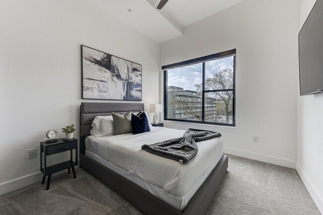 Building Photo - 1075 Peachtree Rd