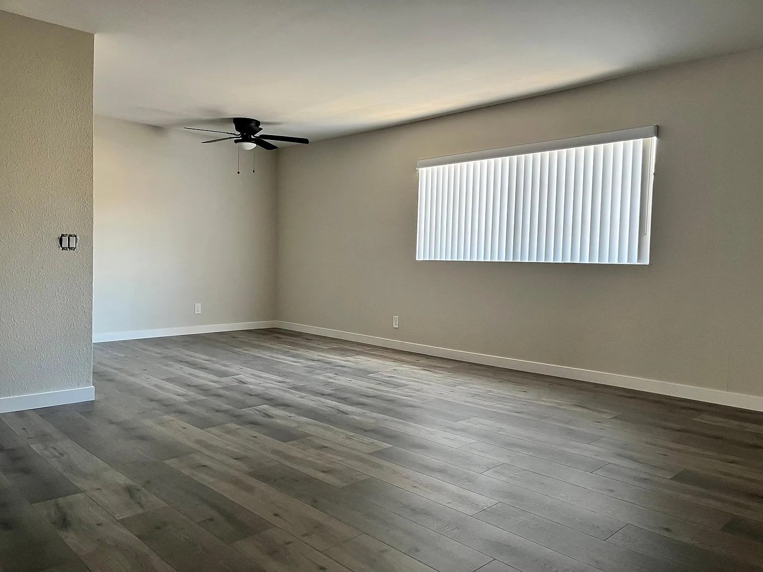 Building Photo - 544 E Tujunga Ave