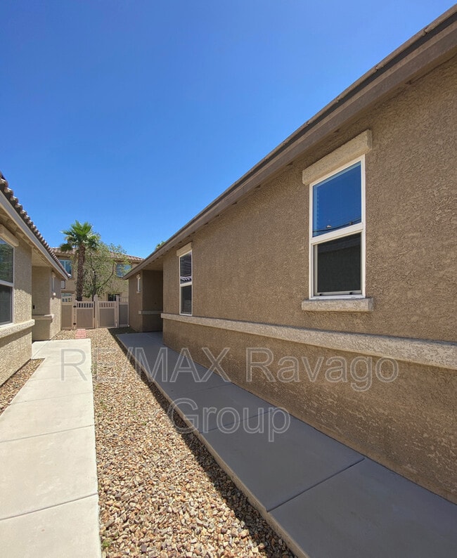 Building Photo - 1000 Aspen Cliff Dr