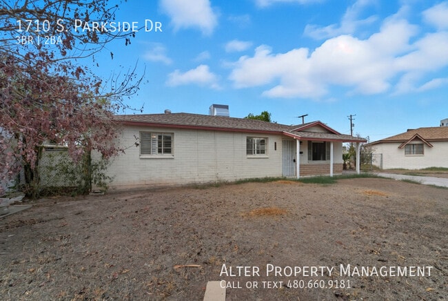 Building Photo - 1710 S Parkside Dr