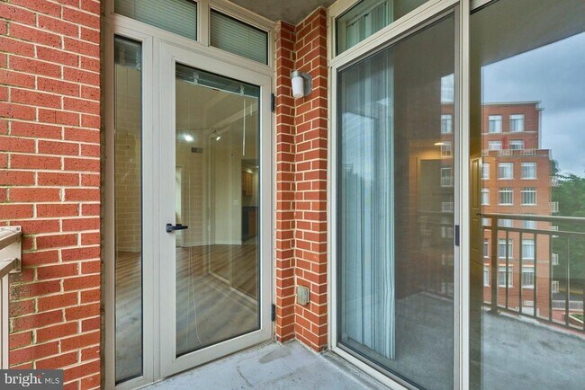 Building Photo - 4490 Market Commons Dr