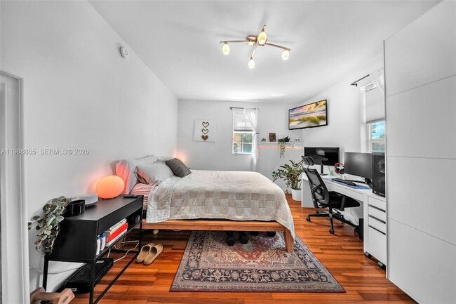 Building Photo - 1400 Salzedo St