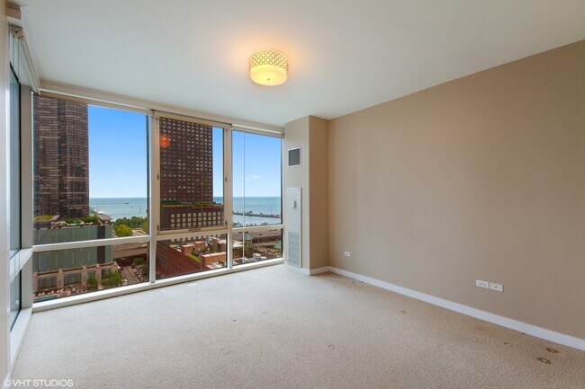 Building Photo - 505 N McClurg Ct