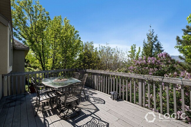 Building Photo - 9223 Silver Lake Dr