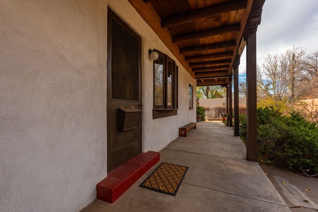 Building Photo - Santa Fe Authentic Home in Downtown Santa Fe!