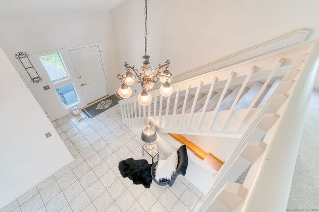 Building Photo - 592 Mountain Rd