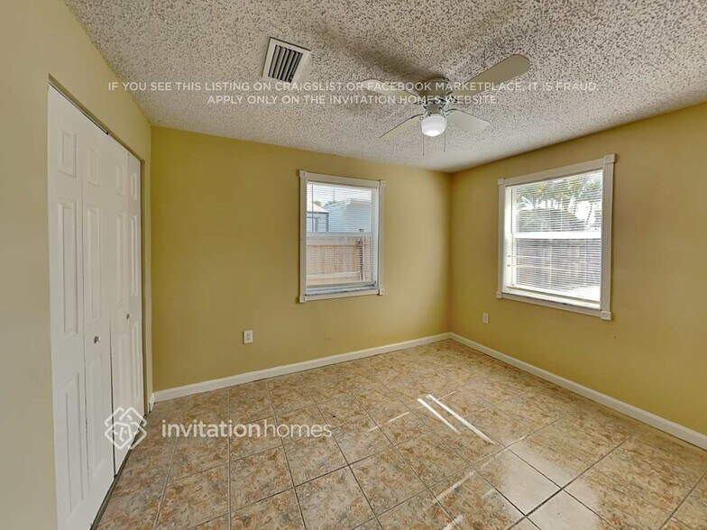 Building Photo - 2522 Holly Rd