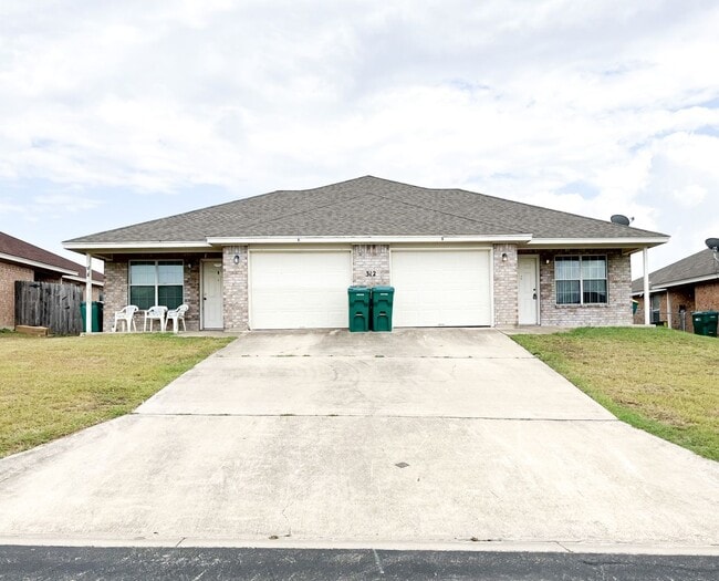 Primary Photo - 312 Cedar Ridge Dr
