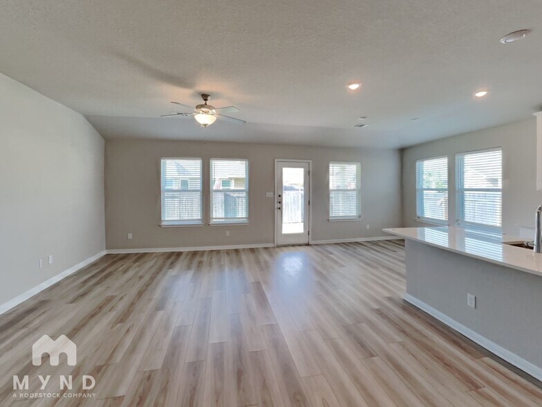 Building Photo - 100 Ostracoda Ln