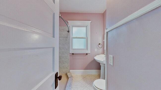 Building Photo - [In-Unit Laundry; Garden] Townhouse-Style Living, with Historical Details & Parking!