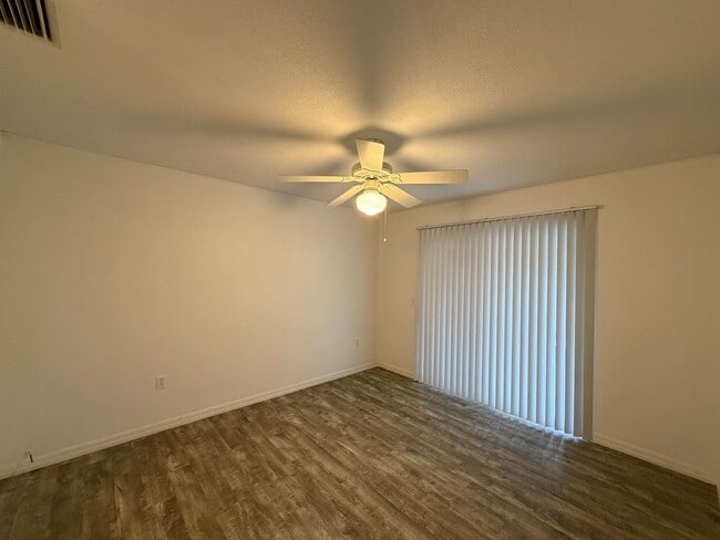 Building Photo - Rainbow Springs Country Club 2/2 ***Won't Last***