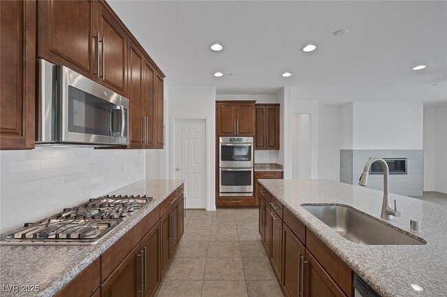 Building Photo - 489 Intonation St