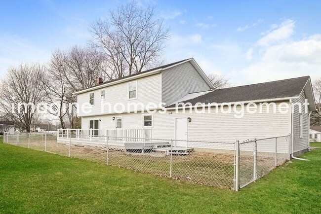 Building Photo - Fully Renovated 4 Bedroom, 2.5 Bath Single...